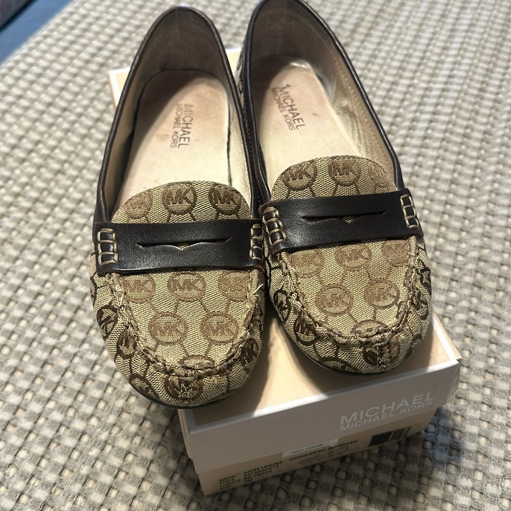 Michael Kors used size 7